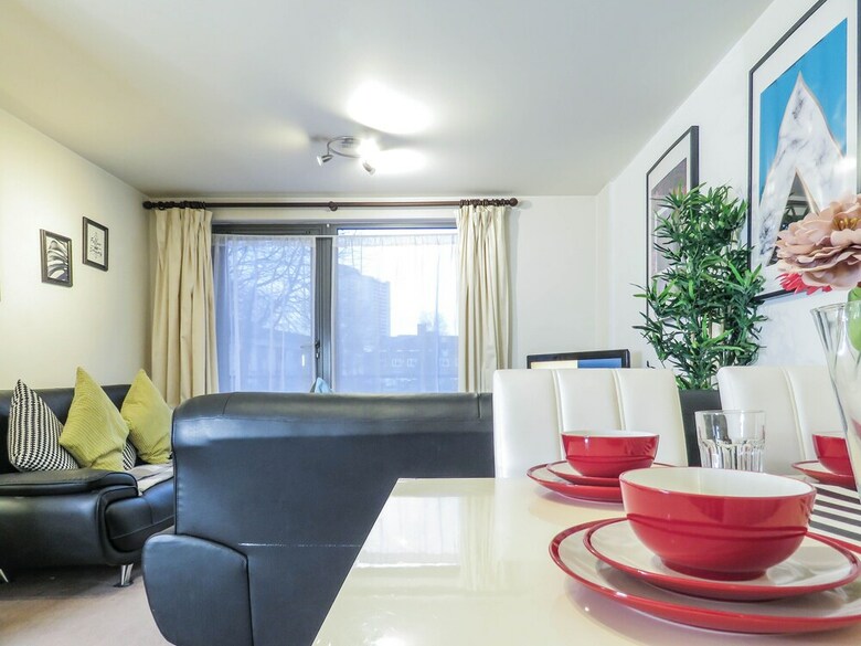 Tudors Esuites Skyline City Apartment