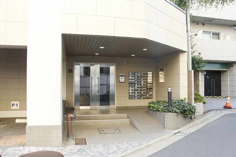 Ko's Apartment, Shibuya Station