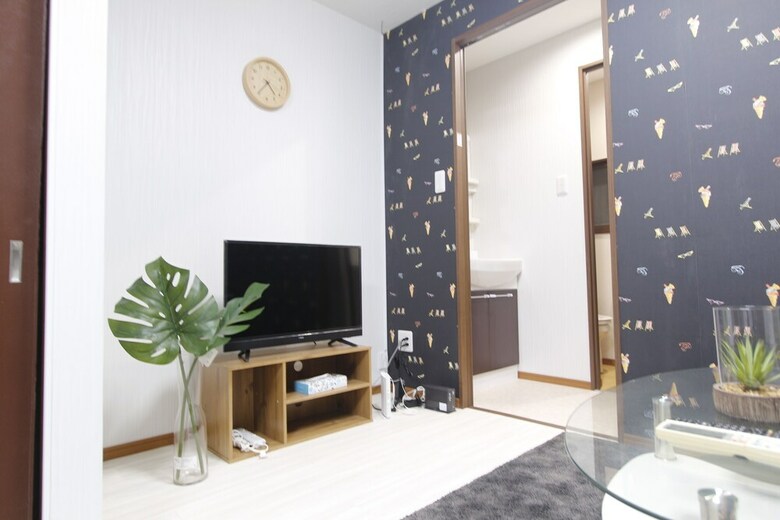 Ko's Apartment, Tatsumi West Station