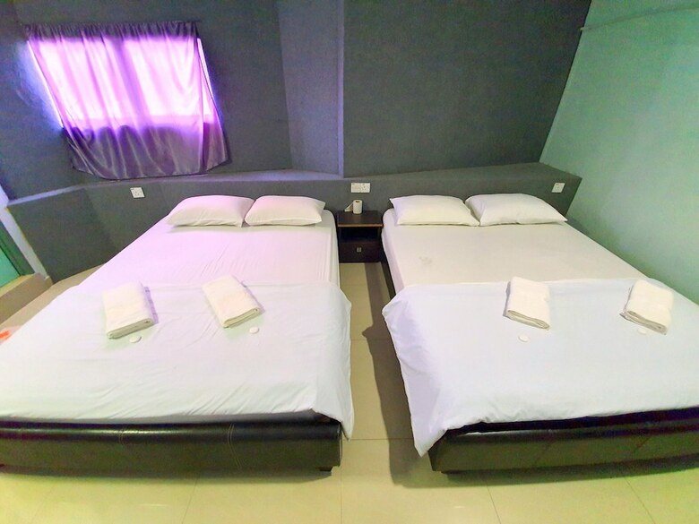 Oyo 89737 Hotel Tishoa