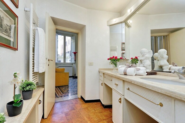 Three Bedrooms Spagna Apartment