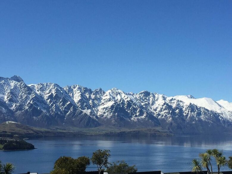 Spacious Lake View Alpine Townhouse Walk To Town