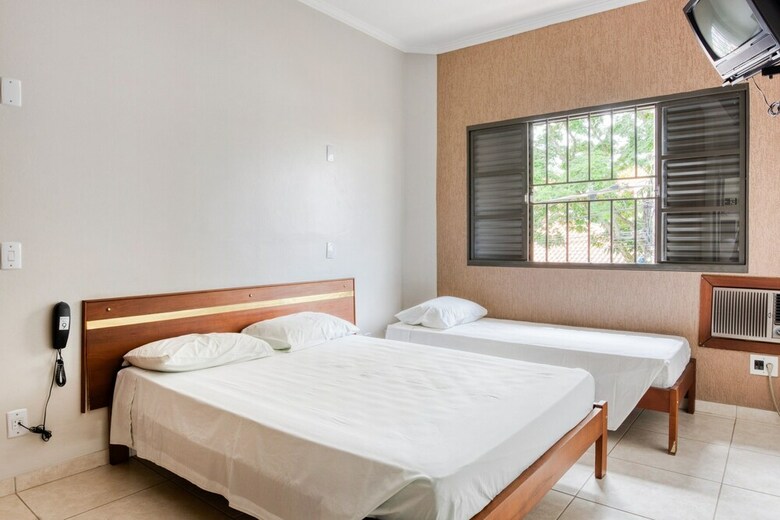 Oyo Luar Plaza Hotel