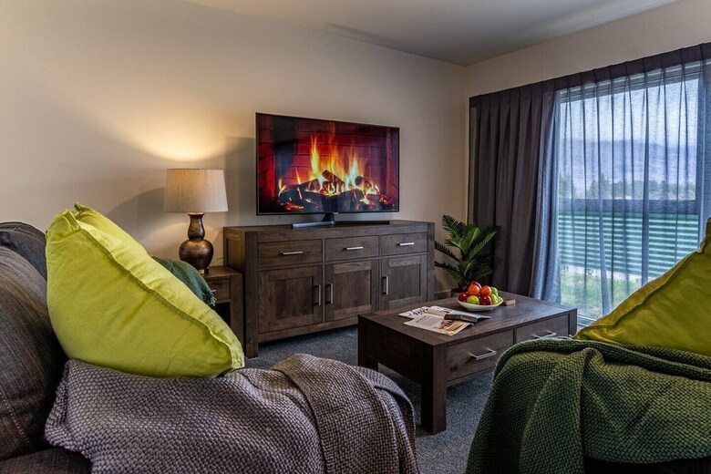 Central City Apartment Free Parking Great Views
