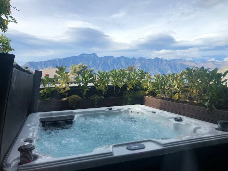 Spacious Lake View Townhouse Unbelievable Spa