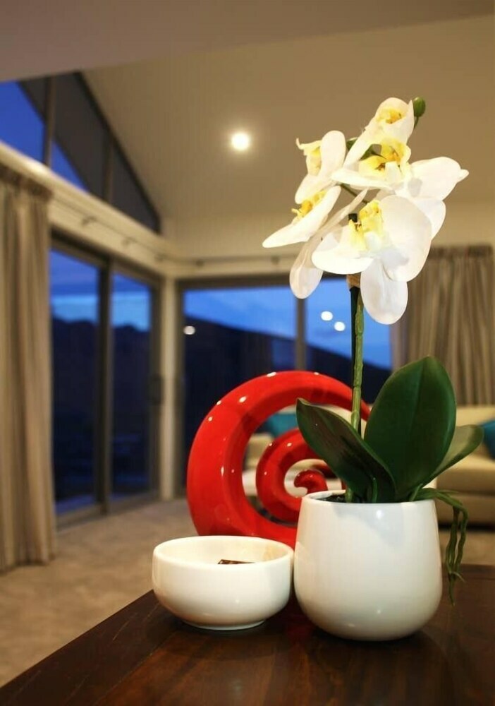 Lake View Townhouse Queenstown Hill