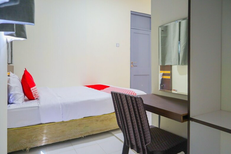 Hostal Oyo 2308 Seven Season Residence