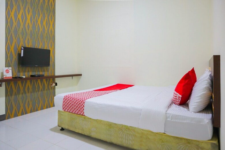 Hostal Oyo 2308 Seven Season Residence