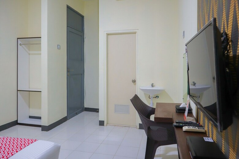 Hostal Oyo 2308 Seven Season Residence