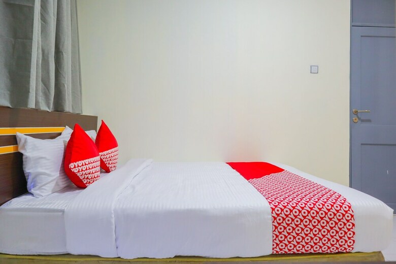 Hostal Oyo 2308 Seven Season Residence