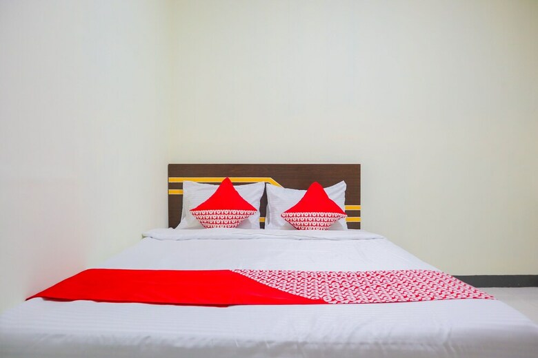 Hostal Oyo 2308 Seven Season Residence