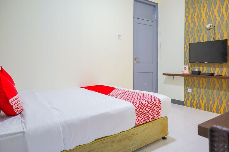 Hostal Oyo 2308 Seven Season Residence