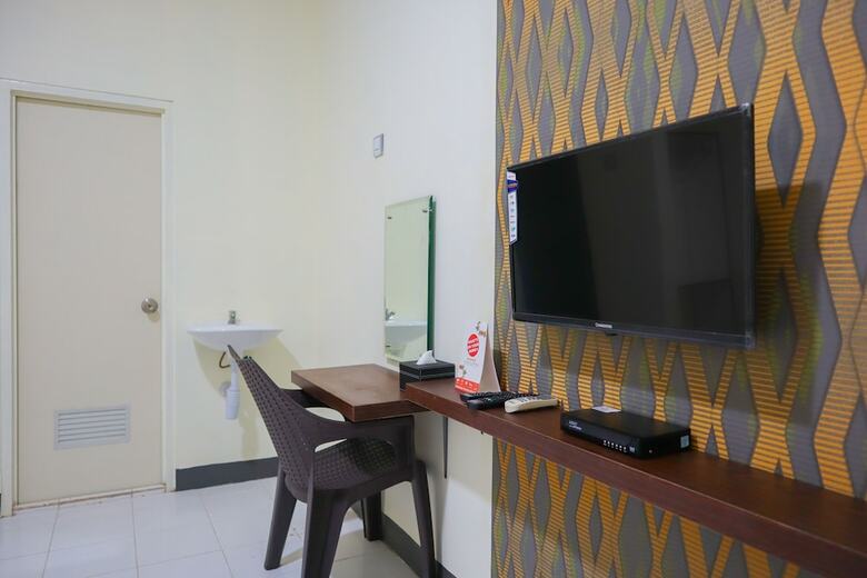 Hostal Oyo 2308 Seven Season Residence