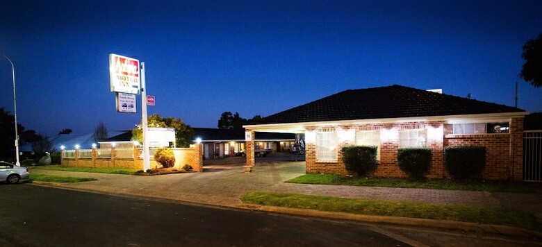 Golden Chain Aalana Motor Inn