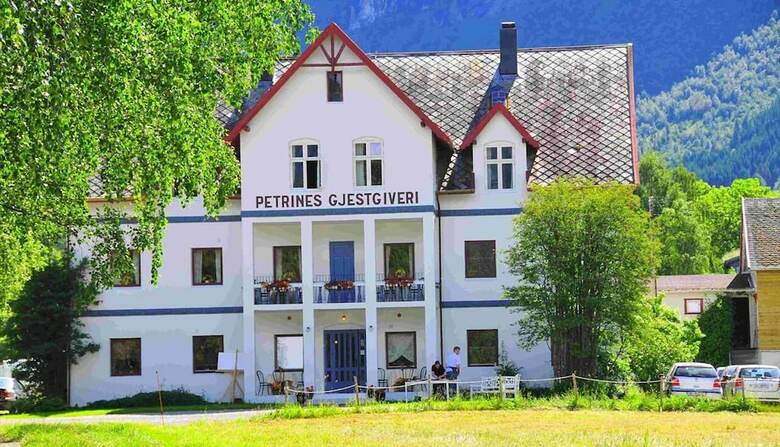 Hotel Petrines Guesthouse