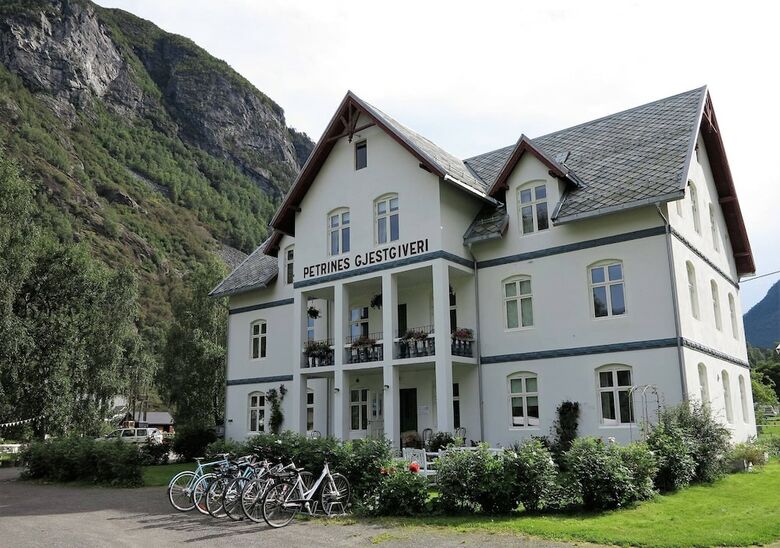Hotel Petrines Guesthouse