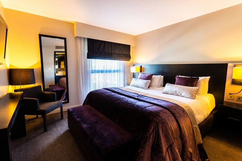Guildford Harbour Hotel