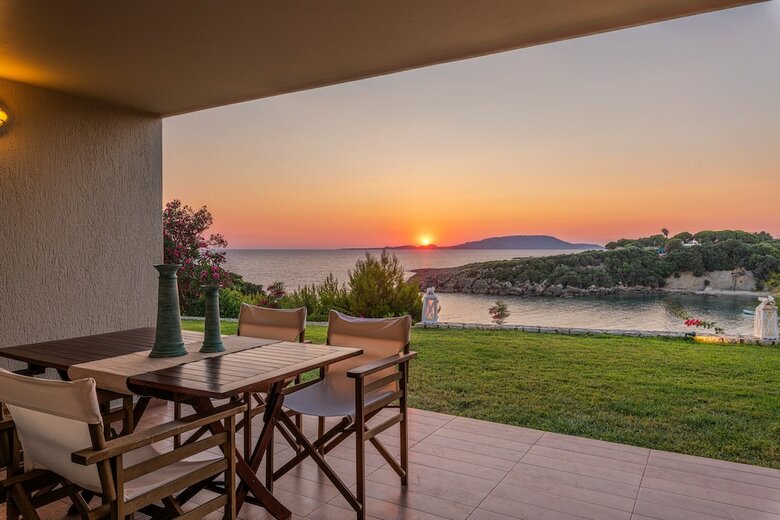 Villa Idyle-luxury Beachfront Property