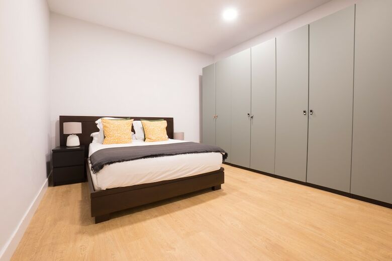 Royal Apart. La Almudena By All� Housing