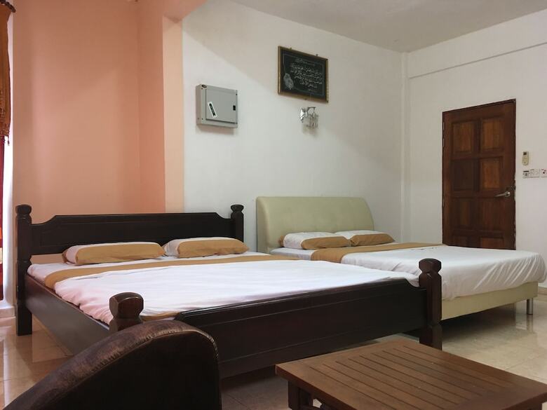 Hotel Oyo 89653 Anisaa Inn