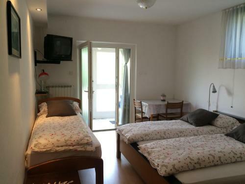 Hostal Tourist Rooms Sajovic