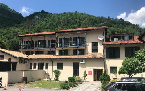 Hotel Hvala - Restaurant Topli Val