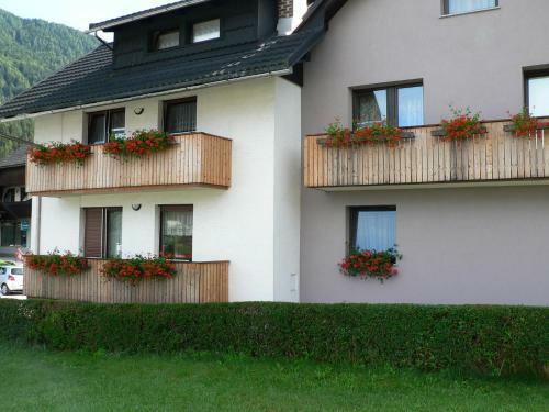 Apartments And Holiday Home Grohar