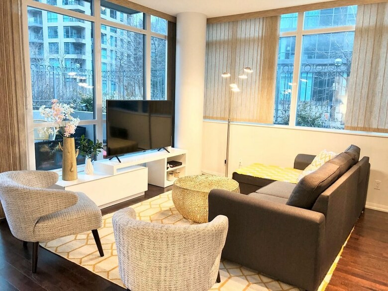 Toronto Downtown Suites Private Terrace