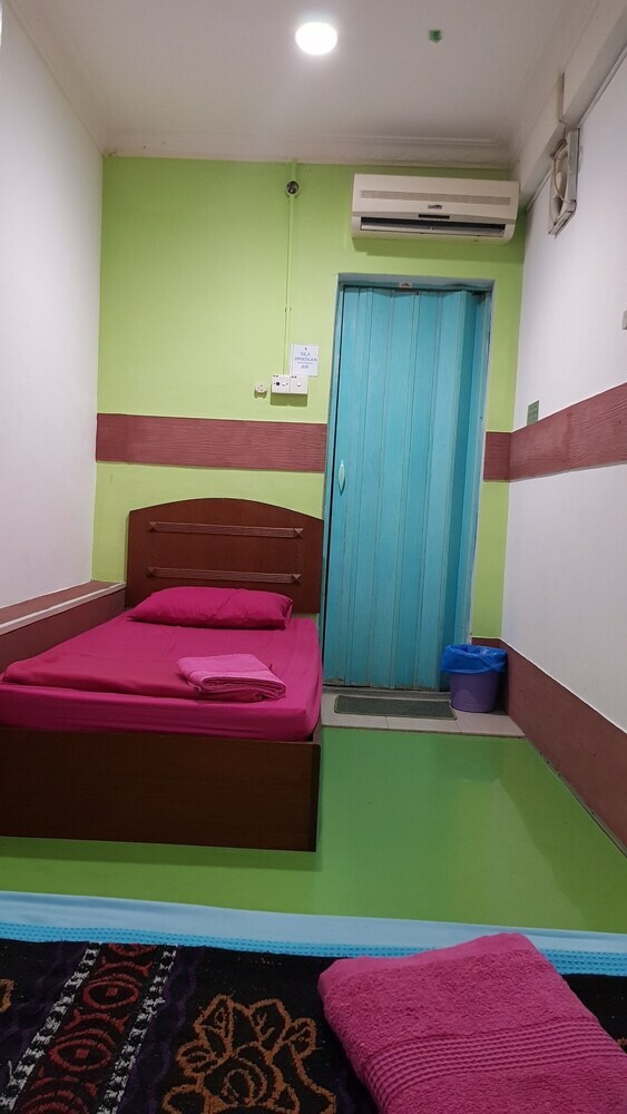 Oyo 89784 Impiana Hotel