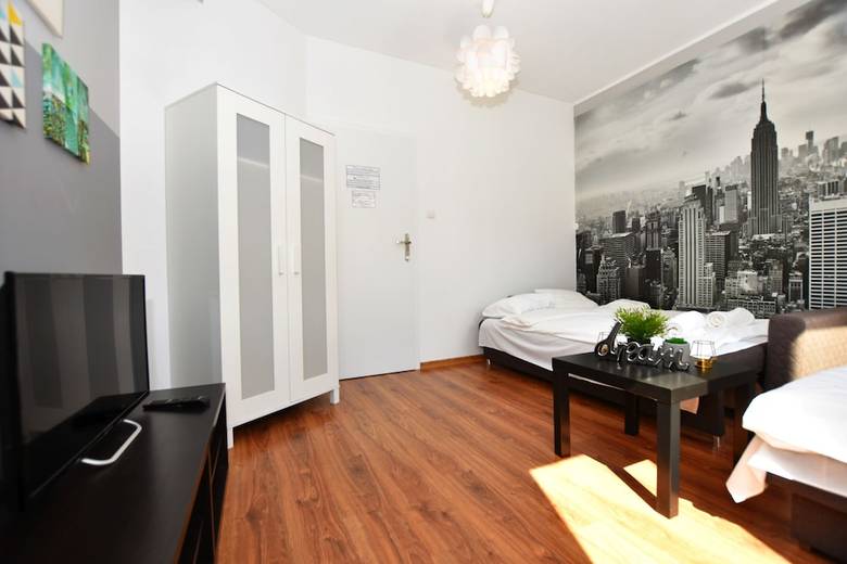 Hostal Dukes Aparthostel - Old Town