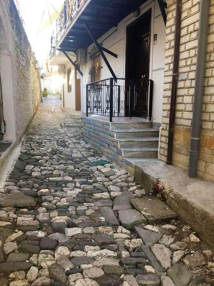 House With 2 Bedrooms In Berat, With Wifi