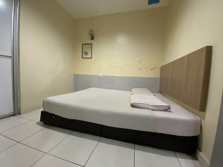 Oyo 89760 Harmoni Inn Hotel