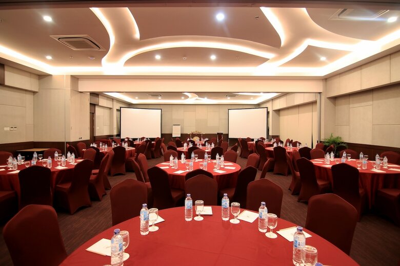 Aveon Hotel Yogyakarta By Daphna International