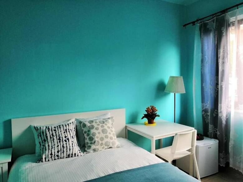 Hostal Avethna Warsaw Airport Hostel