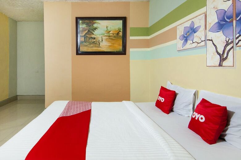 Oyo 2208 Thyesza Hotel