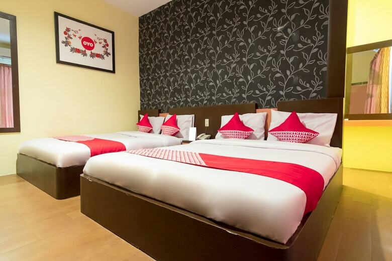 Oyo 2208 Thyesza Hotel