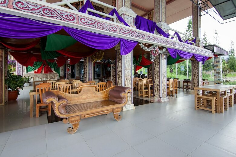 Oyo 2208 Thyesza Hotel