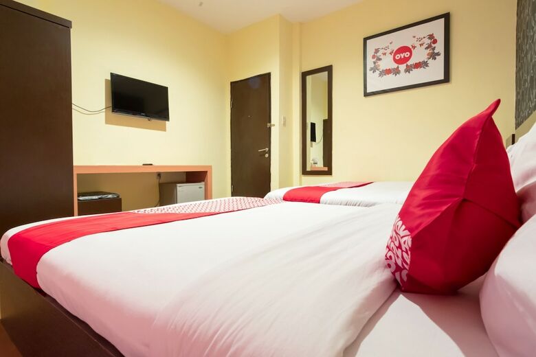 Oyo 2208 Thyesza Hotel