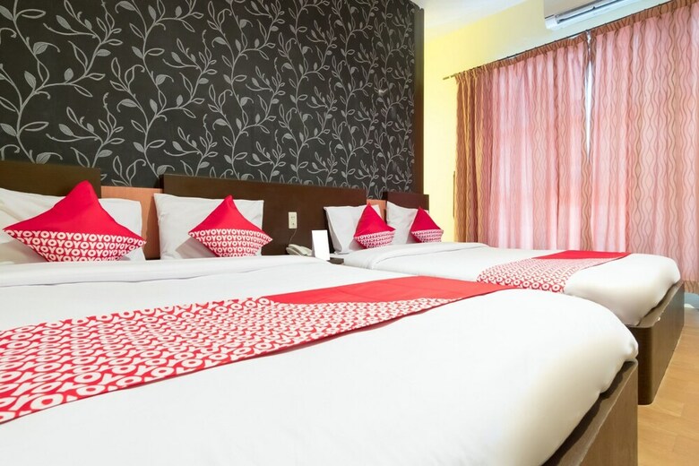 Oyo 2208 Thyesza Hotel