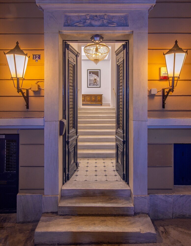 Hotel Art Pantheon Suites In Plaka