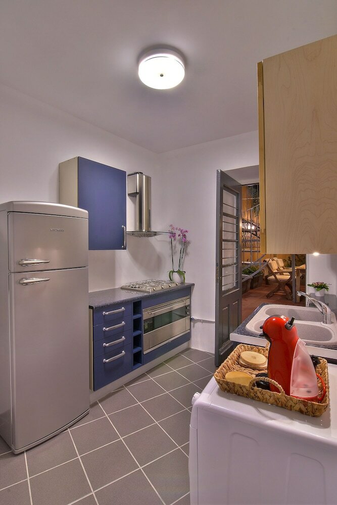 Hotel Art Pantheon Suites In Plaka