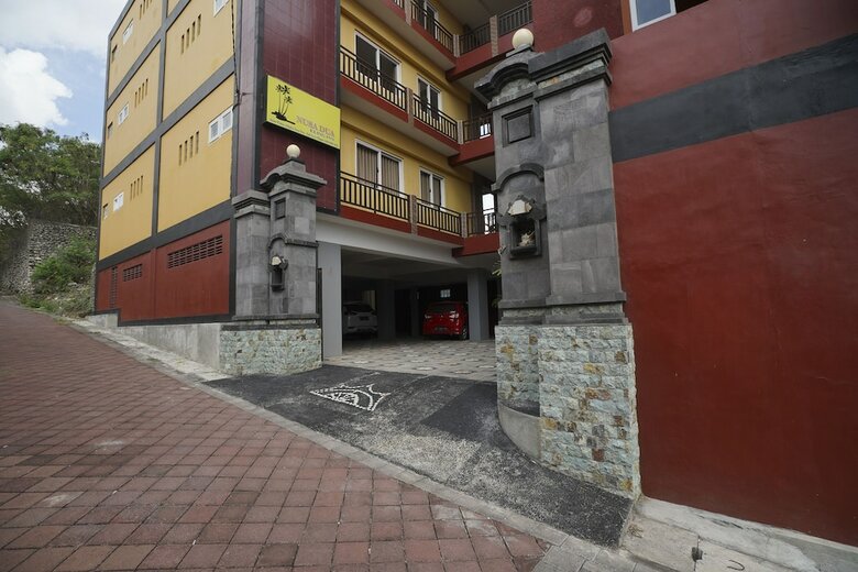 Hostal Oyo 2392 Nusa Dua Eling Inn