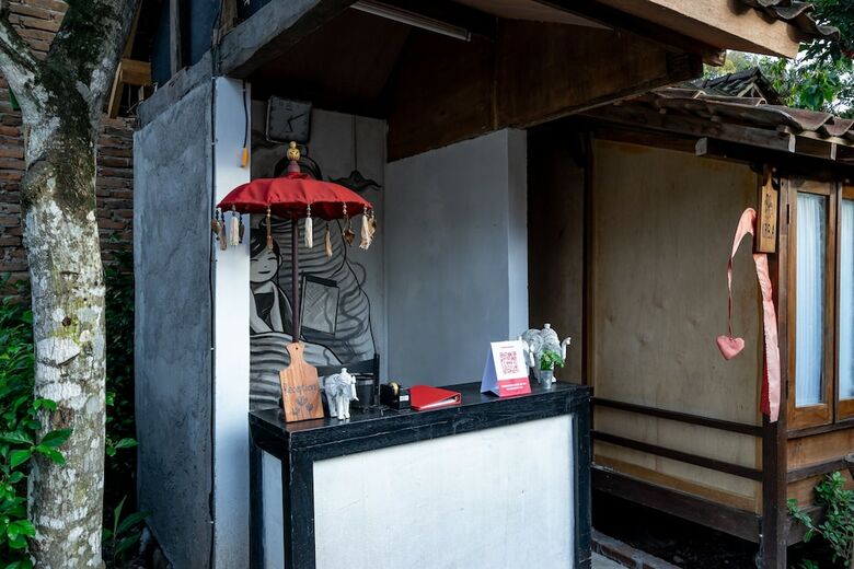 Hostal Oyo 2393 Omahe Nawung
