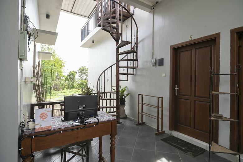 Hostal Oyo 2417 Panen House