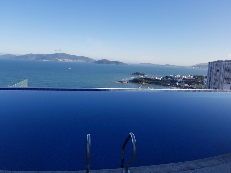 Luxury Scenia Bay Apartment With Seaview