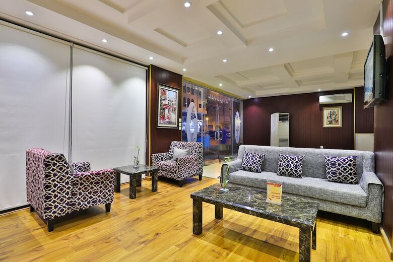 Apartamento Oyo 161 Middle East Suite