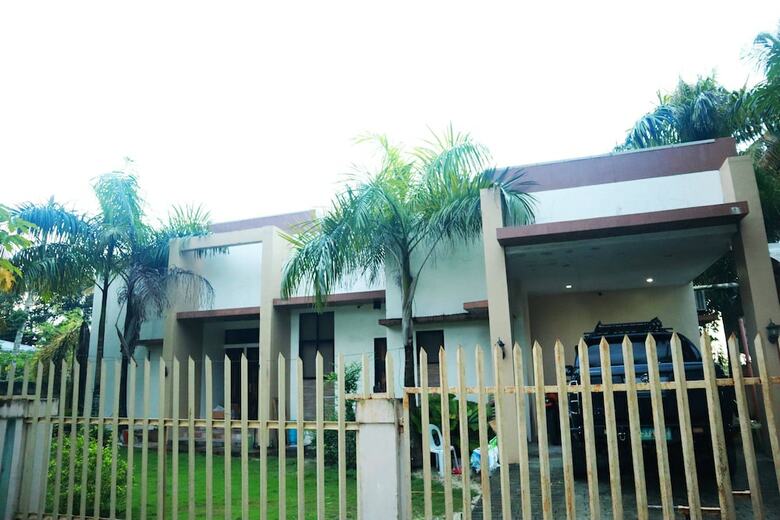 Hotel Eme's Apartelle