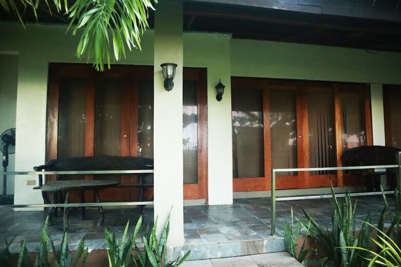Hotel Eme's Apartelle