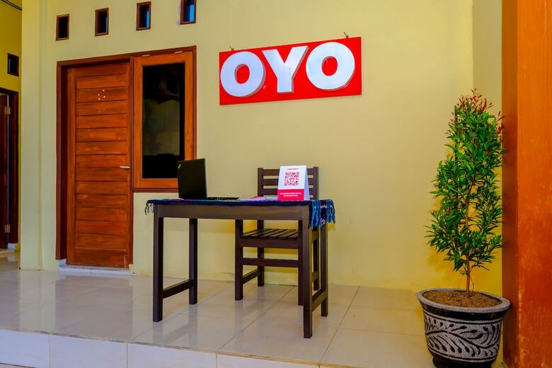 Hostal Oyo 2450 Hening Homestay