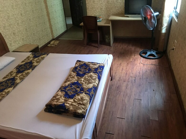 Oyo 442 Holiday Hotel